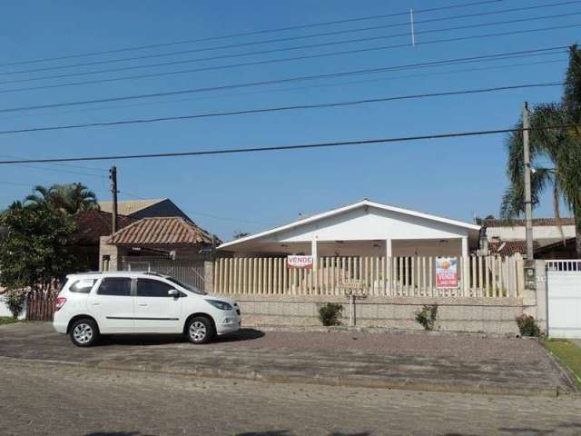 Residencia com amplo terreno