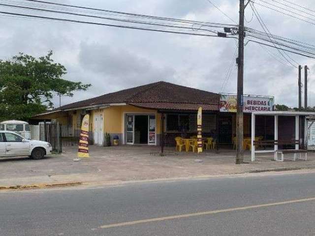 Imóvel de esquina em rua comercial