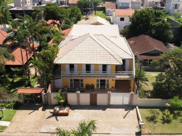 Maravilhoso sobrado em alto padrão a poucos metros do mar!!!!