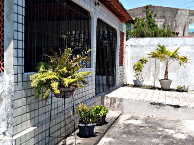 Casa à Venda no Bairro Pitimbú, Natal – Conforto e Localização Privilegiada!