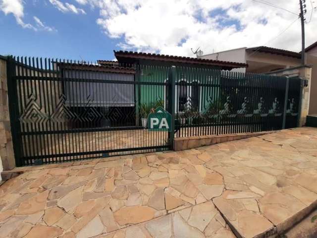 Casa com 3 quartos à venda no Jardim Centenário, Poços de Caldas  por R$ 600.000