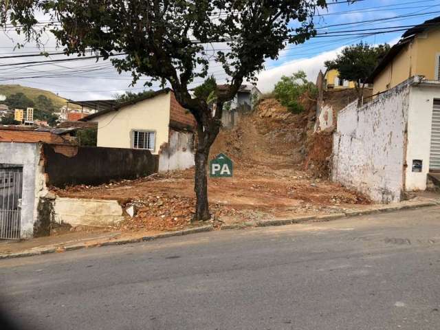 Terreno à venda no Centro, Poços de Caldas  por R$ 290.000