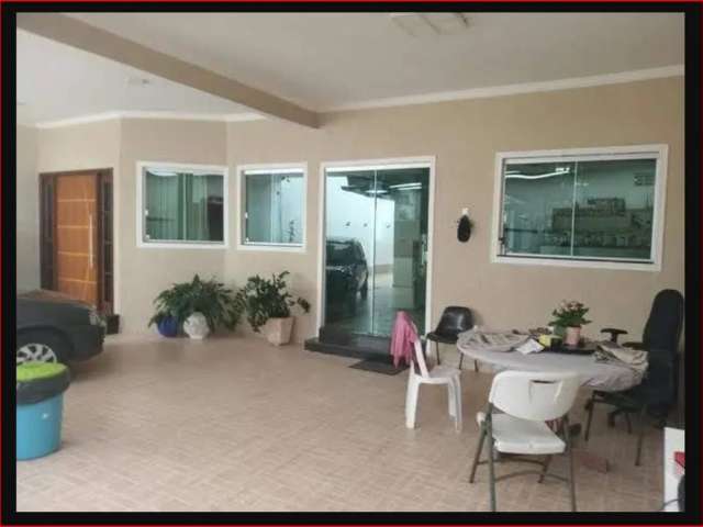 Casa tipo sobrado a venda em taguatinga norte - 4 quartos c/ 3 suítes - 3 pavimentos - lote c/ 570m² - escriturada aceita financiamento