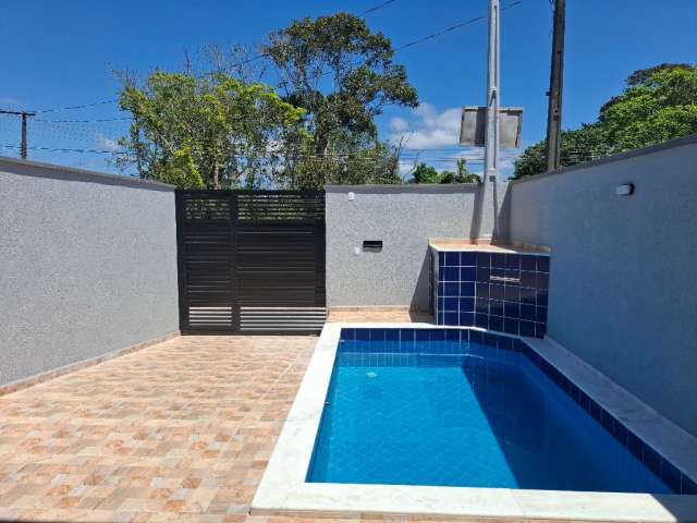 Casa Nova com 3 dormitórios e piscina a 1200 metros da praia