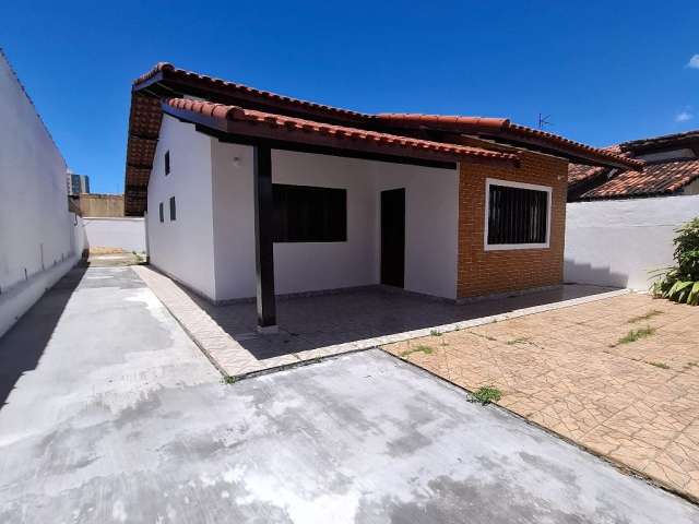 Casa com 3 dormitórios a 1000 metros da praia