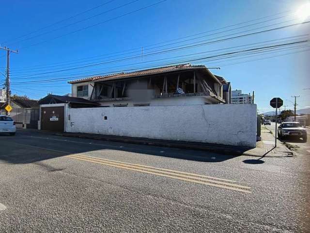 Casa em condomínio fechado com 4 quartos à venda na Avenida Santa Catarina, 1520, Balneário, Florianópolis por R$ 1.400.000