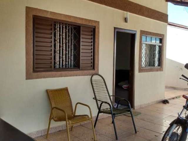 Casa com 2 quartos à venda na Roberto Siqueira de Toledo, --, Jardim Pacaembu, Londrina por R$ 250.000