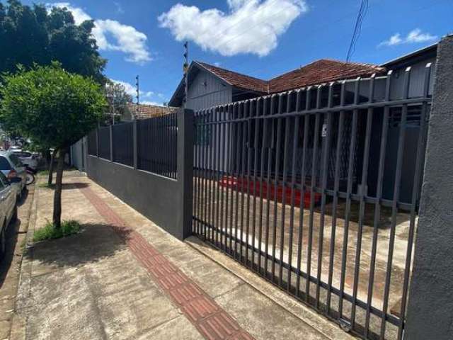 Casa com 4 quartos para alugar na Rua São Luís, --, Centro, Londrina por R$ 1.800