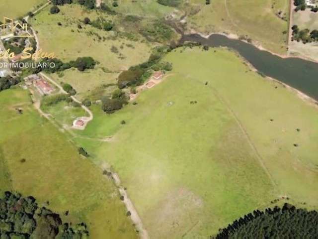 Linda área à venda na represa jaguarí em piracaia