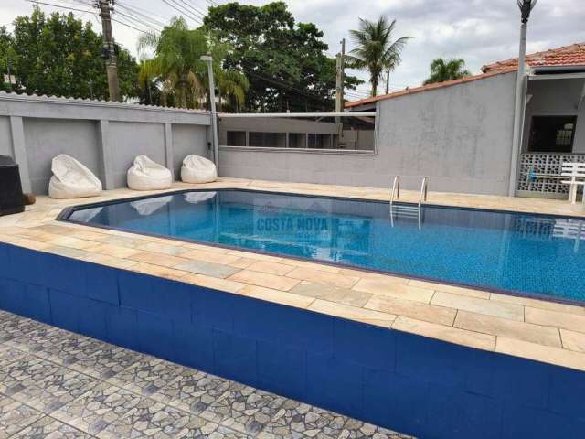 Casa à venda com Piscina - 550m² -  50 metros da Praia - Solemar - Praia Grande - SP.