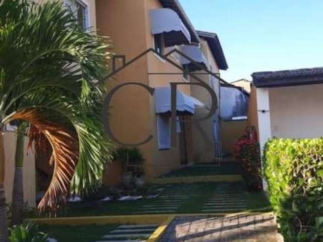 Linda casa em condomínio fechado super bem localizada!