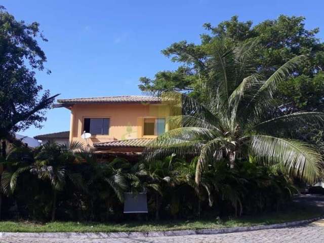 Linda casa em condomínio de luxo, venha conferir!!!