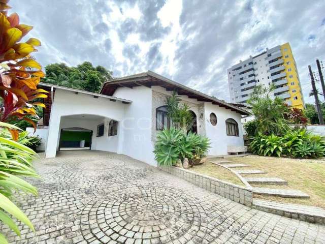 Casa Residencial/Comercial para locação no bairro Anita Garibaldi por R$4.500,00