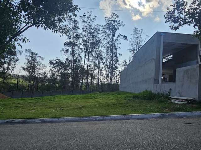 Excelente terreno à venda no condomínio Mont Blanc em Itu, SP com 350m² de área total e ótima topografia