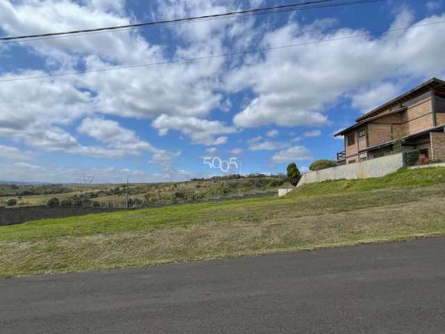 Ótimo terreno, com área total de 943m² à venda no Condomínio Xapada de Itu. Ótima topografia e rua tranquila.