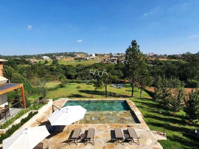 Descubra a verdadeira definição de luxo e tranquilidade nesta deslumbrante casa de arquitetura toscana, localizada no Terras de São José II