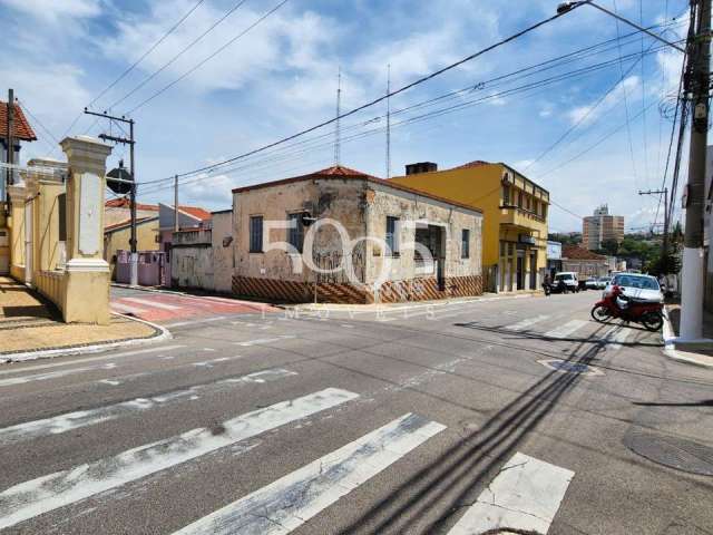 Casa a venda Centro Itu cada antiga para reforma, esquina com 17 metros de frente, zona histórica mas não é tombada, otima localização.