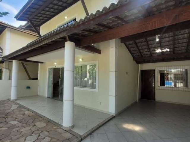 Casa em condomínio fechado com 4 quartos à venda na Rua Ministro Antônio Carlos Magalhães, Sb, Buraquinho, Lauro de Freitas, 160 m2 por R$ 765.000