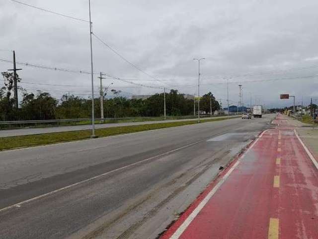 Terreno em área comercial.