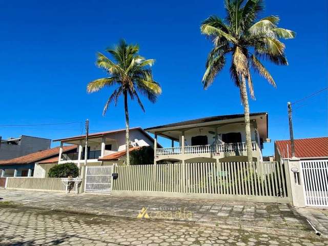 Sobrado com piscina faixa mar em Praia de Leste