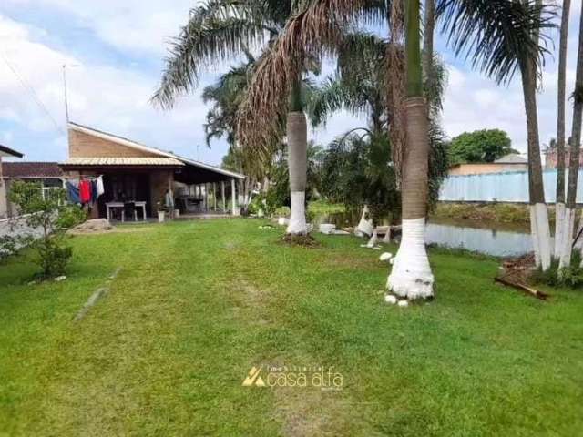 Casa com kitnetes em Praia de Leste