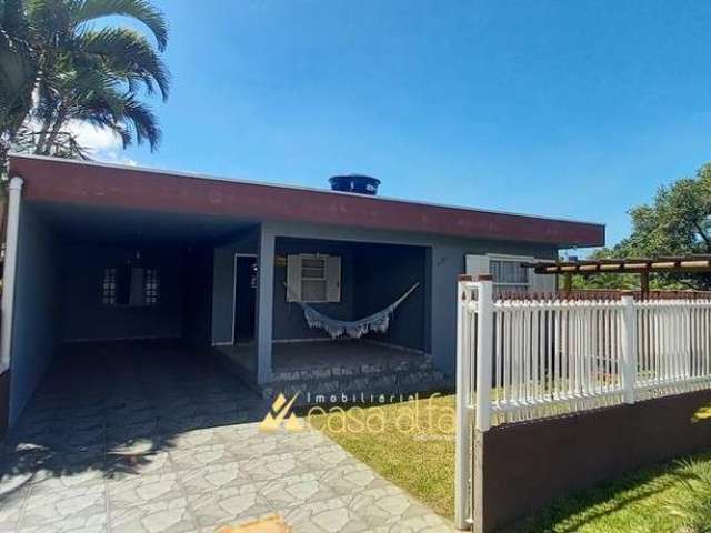 Casa a venda  com piscina em Shangrilá