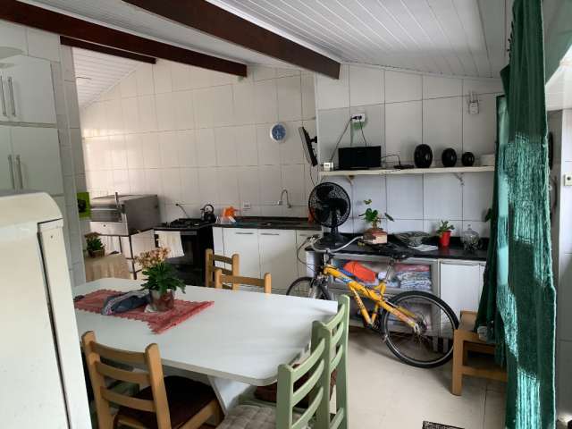 Sobrado Geminado Jardim Helena Maria 2 dormitórios 1 suíte + banheiro social + wc serviço + Sala e Cozinha Montada + Garagem coberta + Armários em todos ambientes + Área de serviço