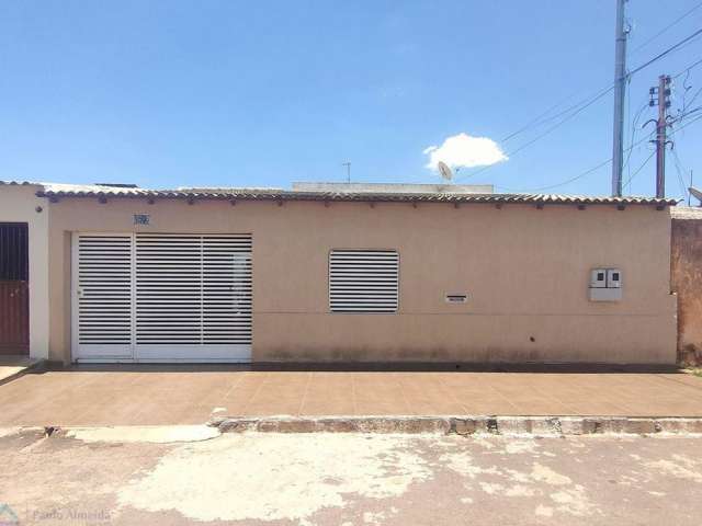 Linda CASA na M Norte, QNM 38 novíssima e mais um sobrado nos fundos com duas casas de 1 quarto cada uma.