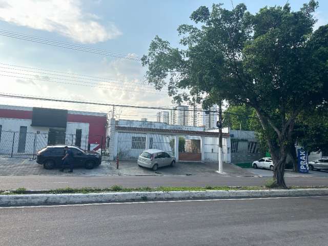 Casa na Av. Humberto Calderaro antiga Paraiba