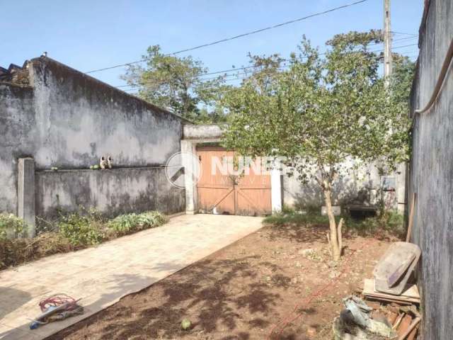 Oportunidade! Casa de 03 dormitórios em São Vicente á poucos metros da praia.