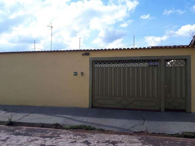 Casa para Venda em Ribeirão Preto, Parque Residencial Cândido Portinari, 3 dormitórios, 1 suíte, 4 banheiros, 4 vagas