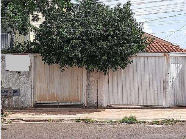 Casa Usada para Venda em Campo Grande, Amambaí, 5 dormitórios, 3 suítes, 2 banheiros, 2 vagas