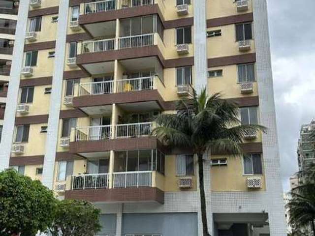 Vendo apartamento 2 quartos, sendo 1 suíte, ótima localização.