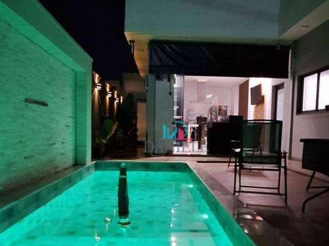 Linda casa com piscina no condomínio Tivoli