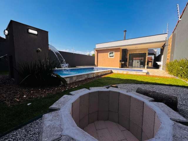 Casa nova com ótimo acabamento com 3 quartos piscina em Itanhaém