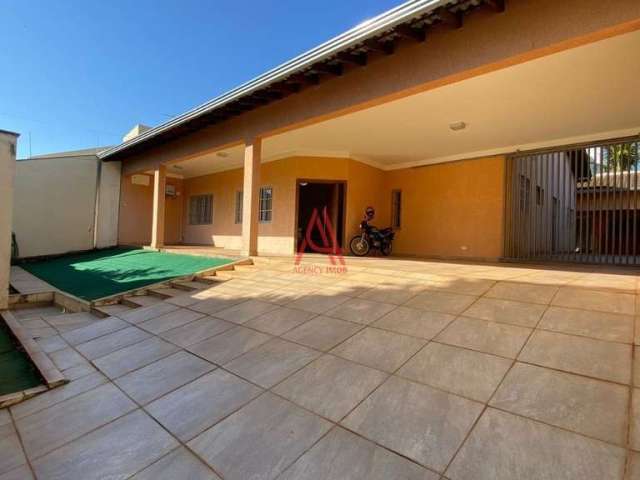 Casa com 3 quartos à venda na Avenida José Gabriel de Oliveira, 351, Aurora, Londrina por R$ 1.550.000