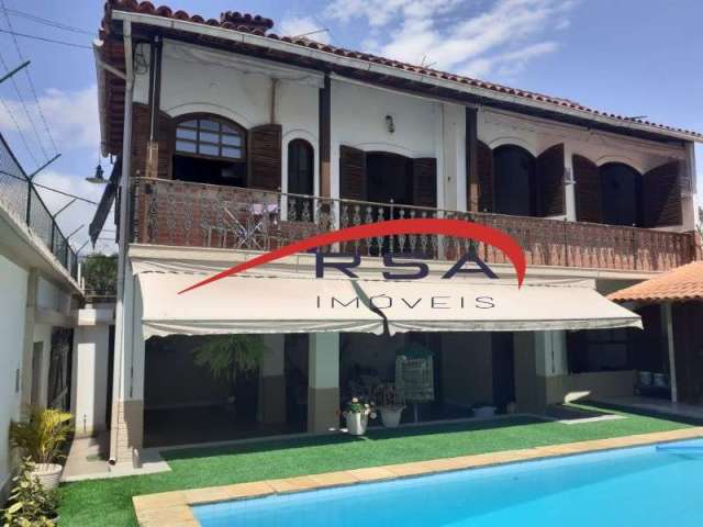 Casa de Luxo em Condomínio na Freguesia - Rio de Janeiro: 4 Quartos, 3 Suíte, 4 Banheiros, 2 Vagas, 320 m² de Área.