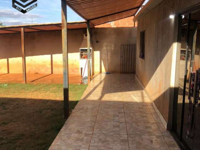 Linda casa no lote de 300m² com 2 quartos bancadas na cozinha Rua 4 26 de Setembro