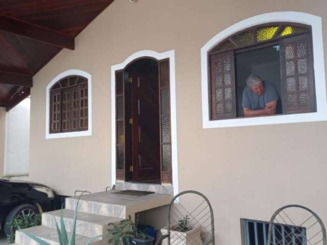 Casa no Jardim interlagos com 4 dormitórios sendo 1 suite