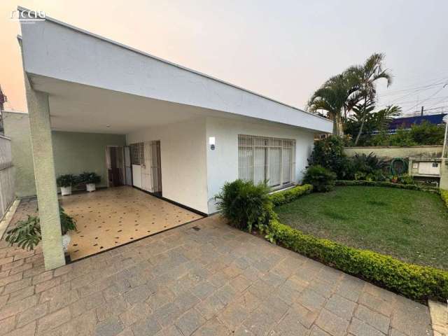 Casa à venda em Vila Adyana com potencial comercial, São José dos Campos