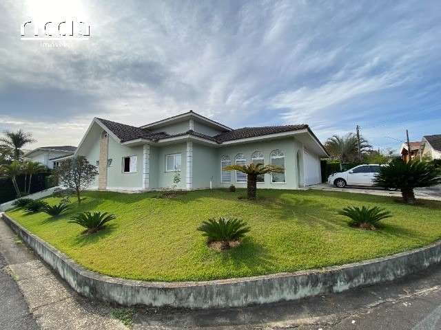 Linda Casa Terras de SantAnna, 442 m², térreo + mezanino, 04 suítes