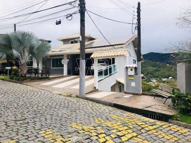 Casa de condomínio com 4 quartos, 550m², à venda em Niterói, Engenho do Mato