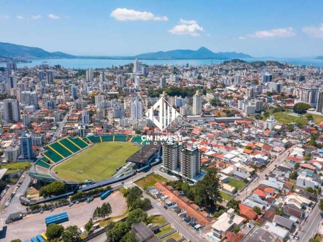 Apartamento de 2 dormitórios com 1 suíte e terraço privativo na planta no Bairro Estreito em Florianópolis!