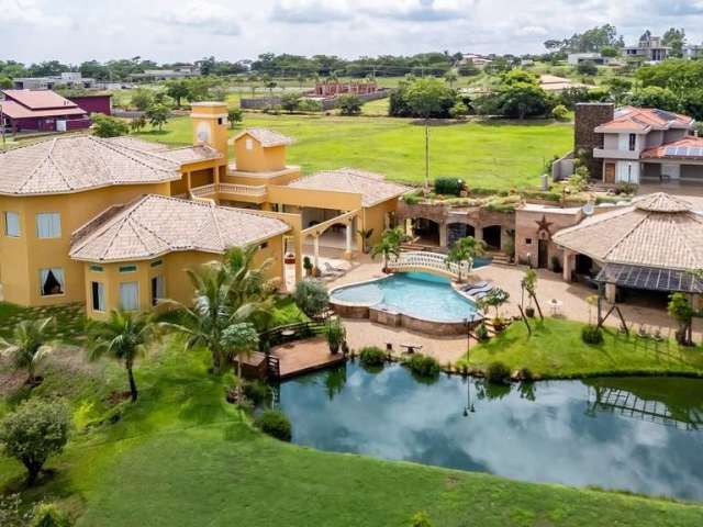 Casa com 4 suítes e lazer completo em Hidrolândia