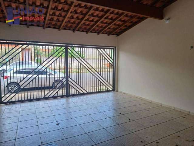 Casa com 03 dormitórios (sendo 01 suíte), garagem coberta para 02 carros