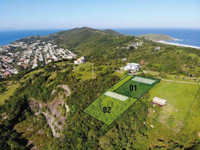 Terreno à venda com vista panorâmica na Praia do Silveira em Garopaba.