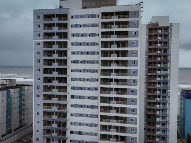 A partir de R$385.000  apartamento enfrente a praia!