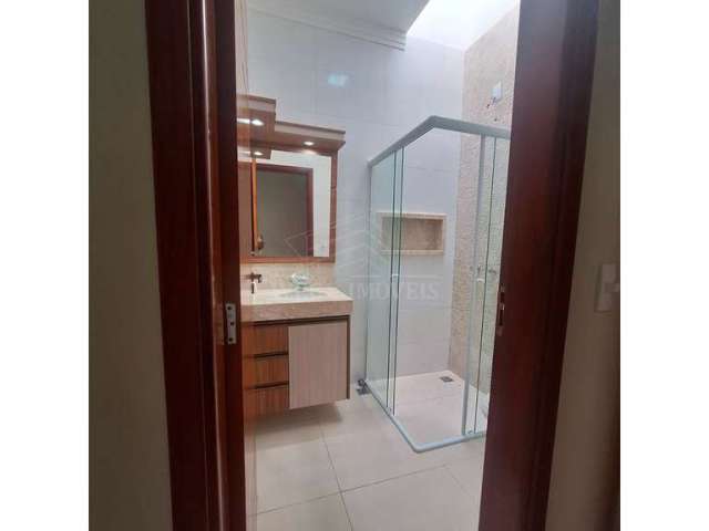 Casa à Venda em Jardim Bandeirantes - 3 Dormitórios, R$398k