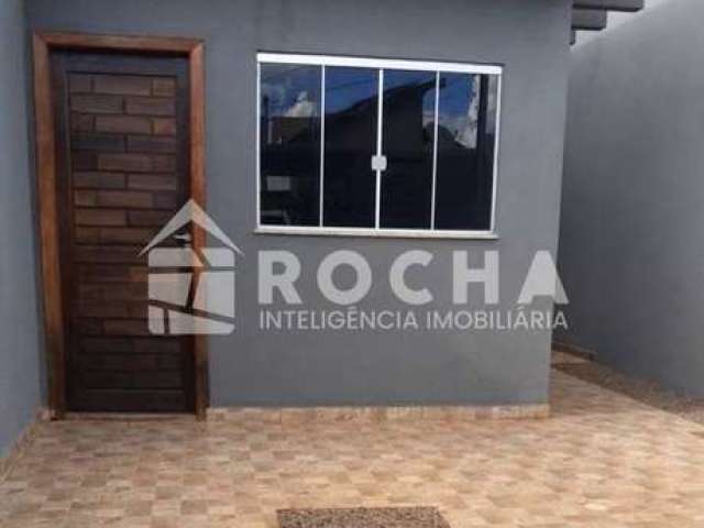 Casa Térrea com 2 Quartos Próximo a UCDB à Venda por R$ 240.000