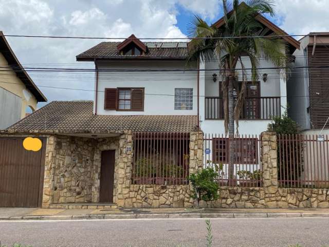 Linda casa, numa região nobre de Valinhos. Pronto para morar!